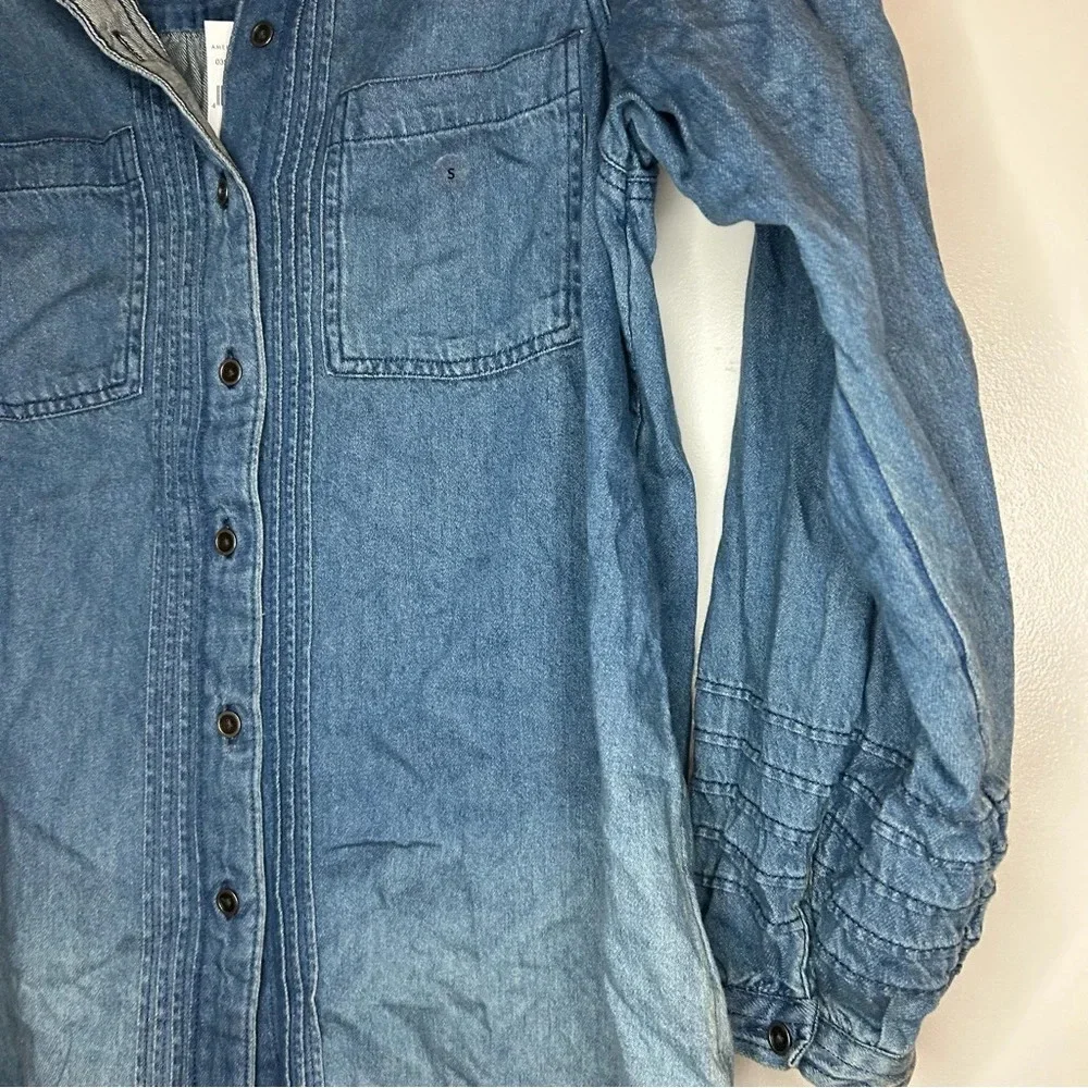 American Eagle Trim Denim Button Down Shirt Small NWT - Picture 2 of 7